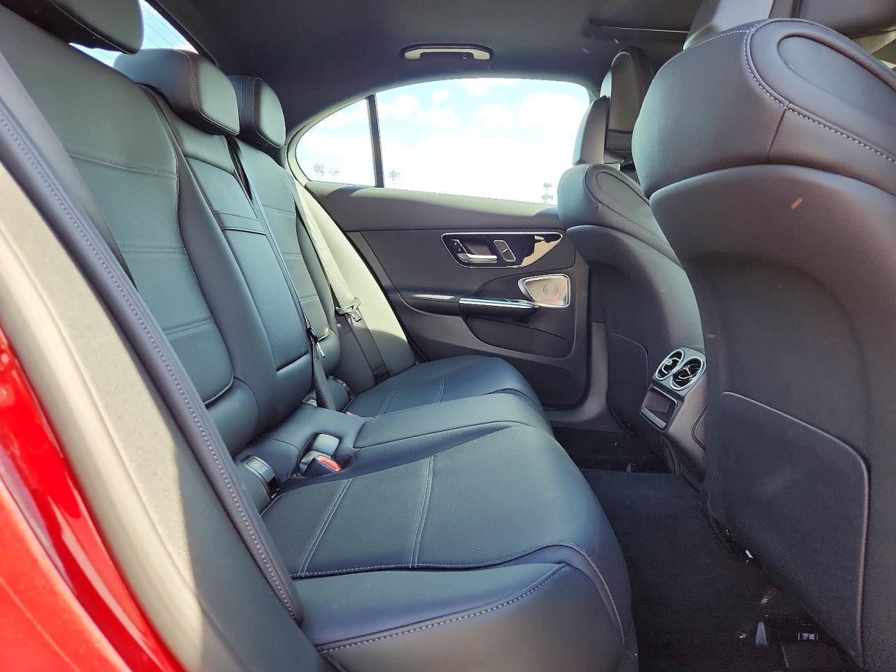 2024 Mercedes-Benz C 300 4Matic - zdjęcie 10