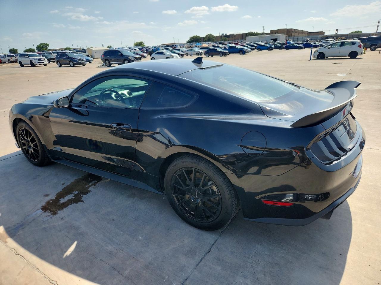 2020 Ford Mustang - zdjęcie 2