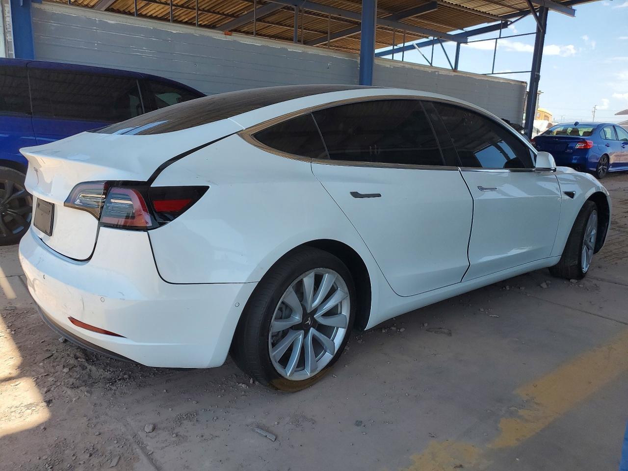 2019 Tesla Model 3 - zdjęcie 3