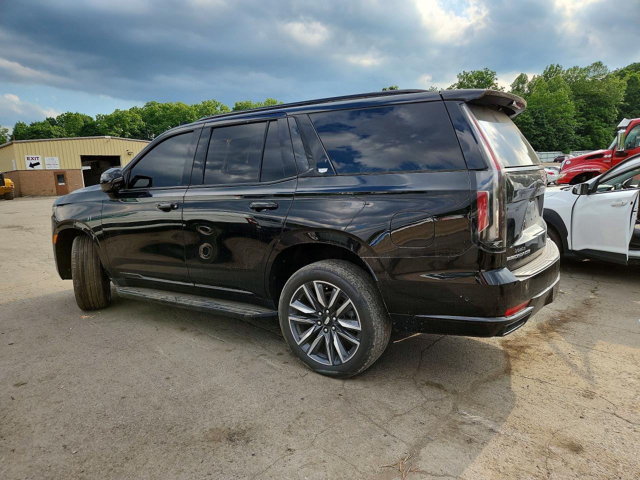 2023 Cadillac Escalade Sport - zdjęcie 2