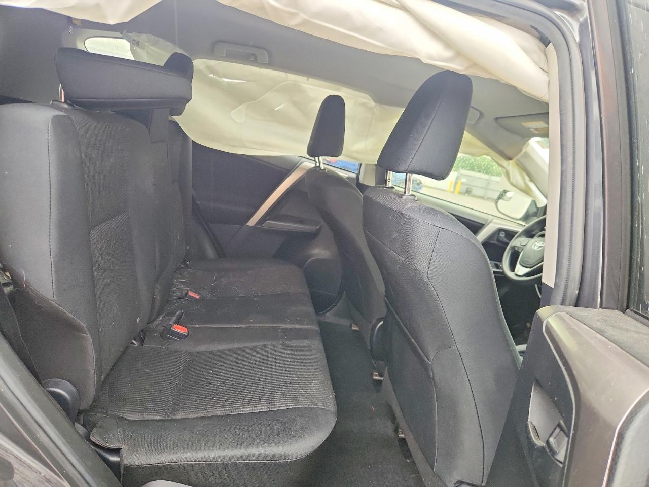 2018 Toyota Rav4 Le - zdjęcie 10
