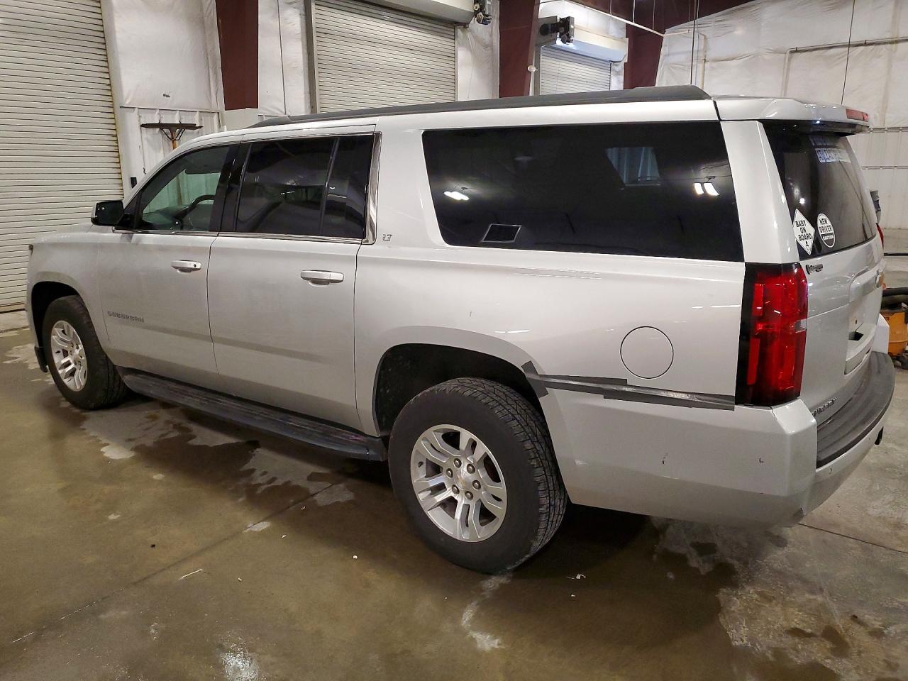 2019 Chevrolet Suburban K1500 Lt - zdjęcie 2