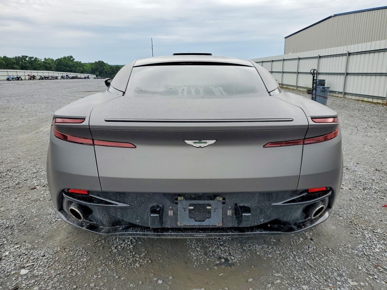 2017 Aston Martin Db11 - zdjęcie 6