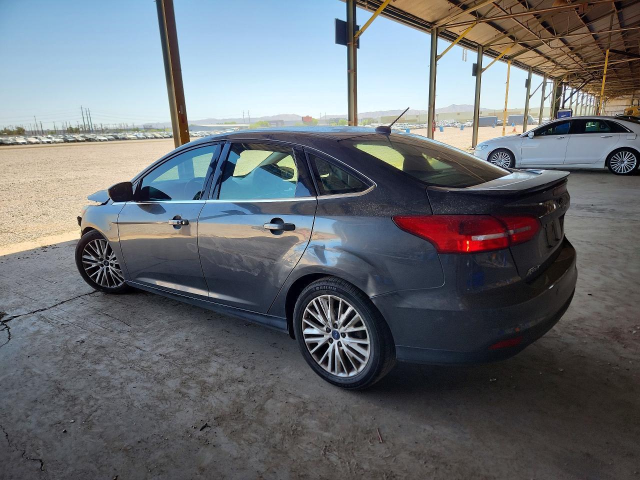 2017 Ford Focus Titanium - zdjęcie 2
