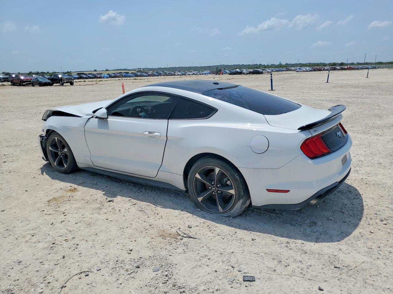 2019 Ford Mustang - zdjęcie 2