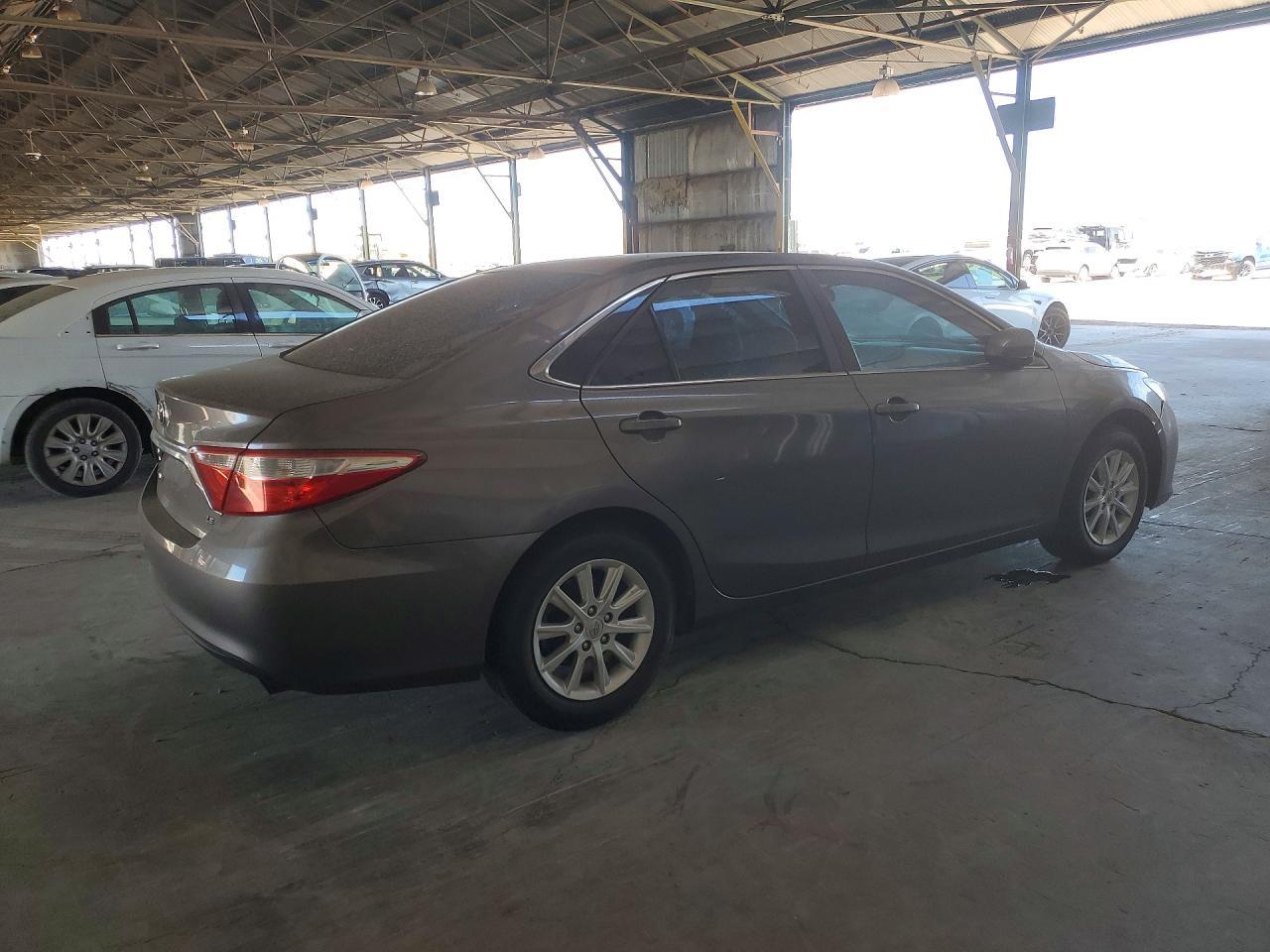 2015 Toyota Camry Le - zdjęcie 3