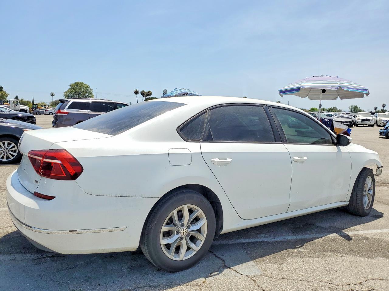 2018 Volkswagen Passat S - zdjęcie 3