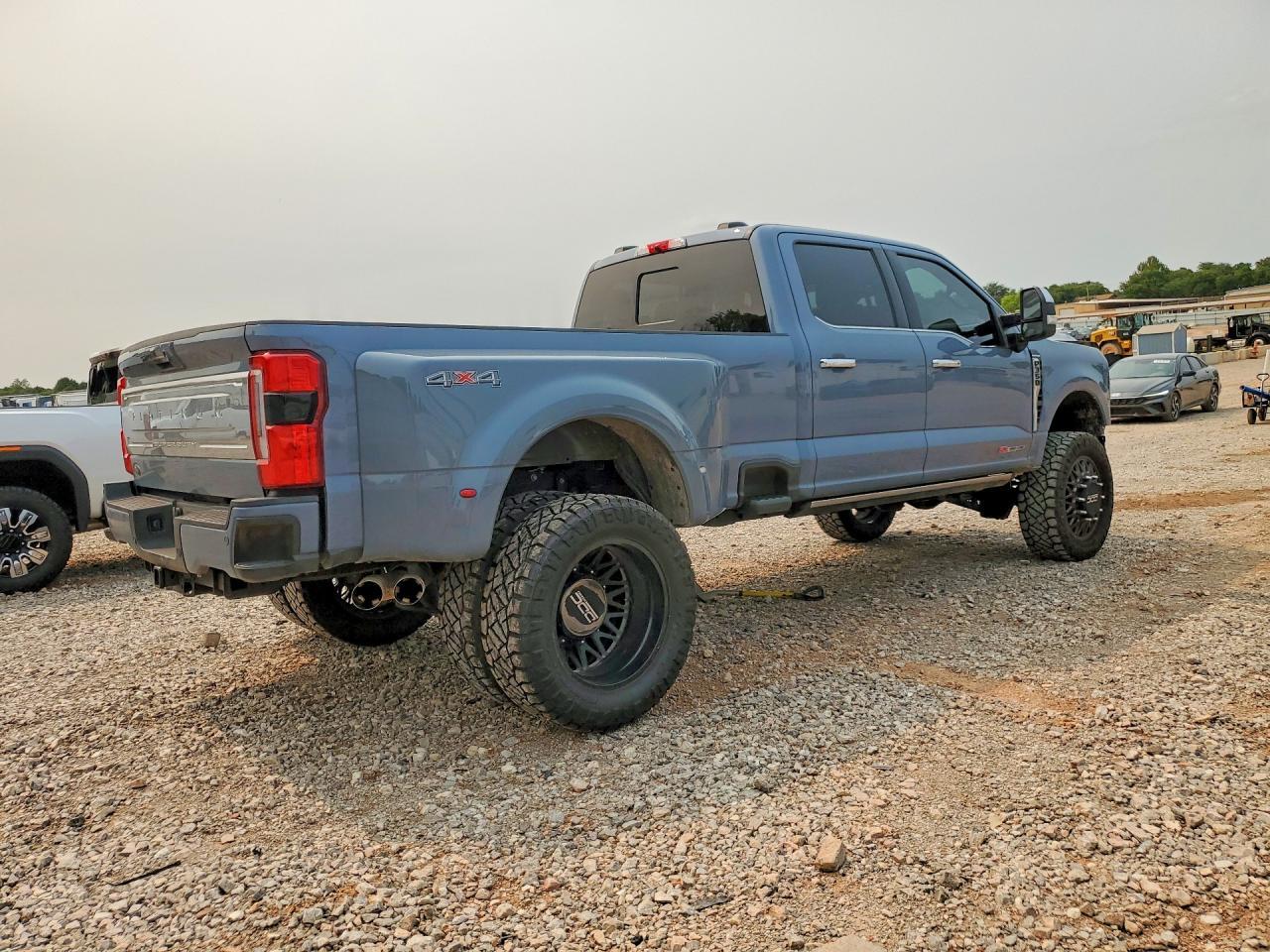 2023 Ford F350 Super Duty - zdjęcie 3