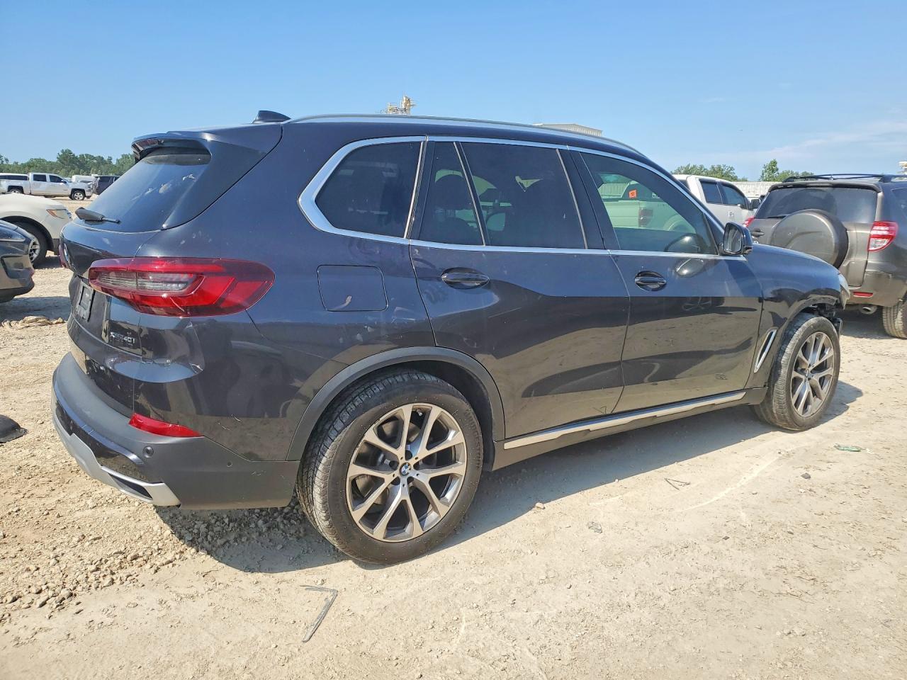 2021 BMW X5 xDrive40I - zdjęcie 3