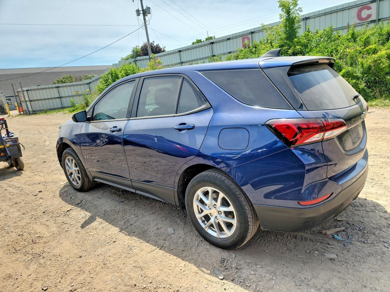 2022 Chevrolet Equinox Ls - zdjęcie 2