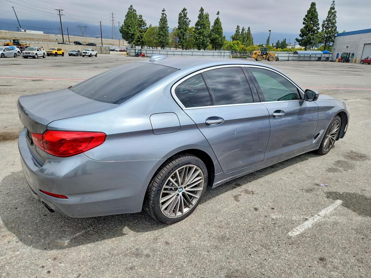 2017 BMW 530 I - zdjęcie 3