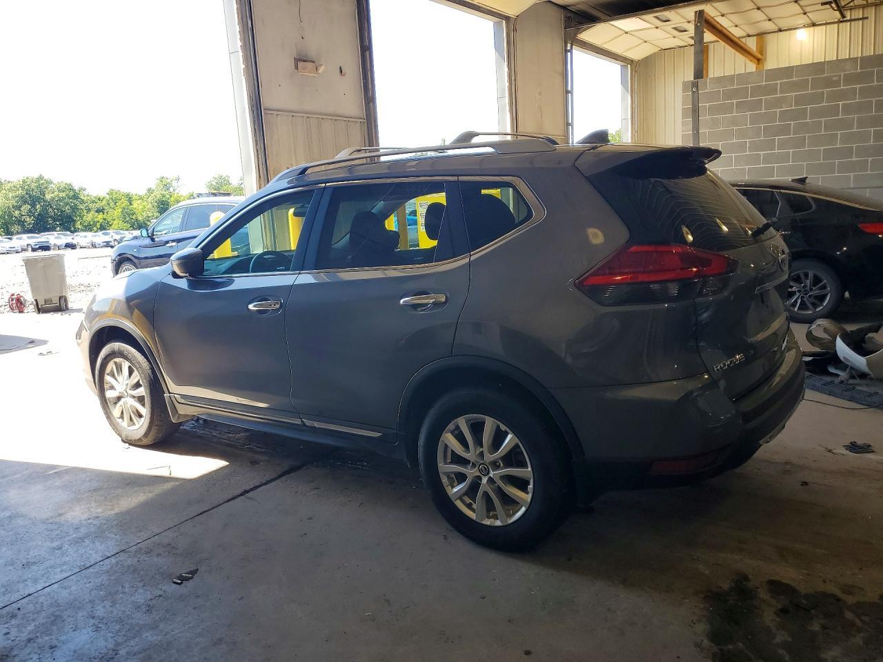 2017 Nissan Rogue S - zdjęcie 2