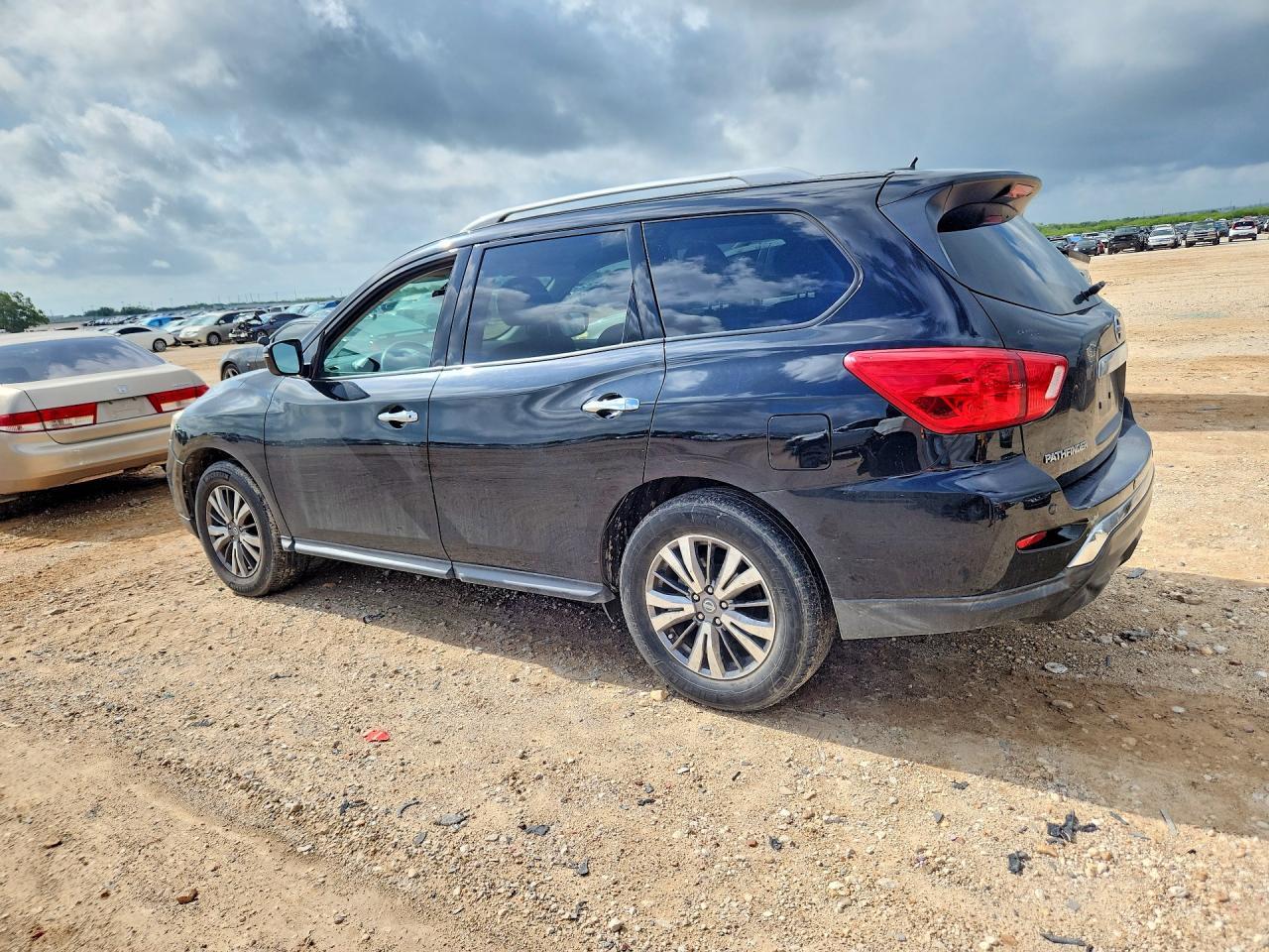 2018 Nissan Pathfinder Sv - zdjęcie 2