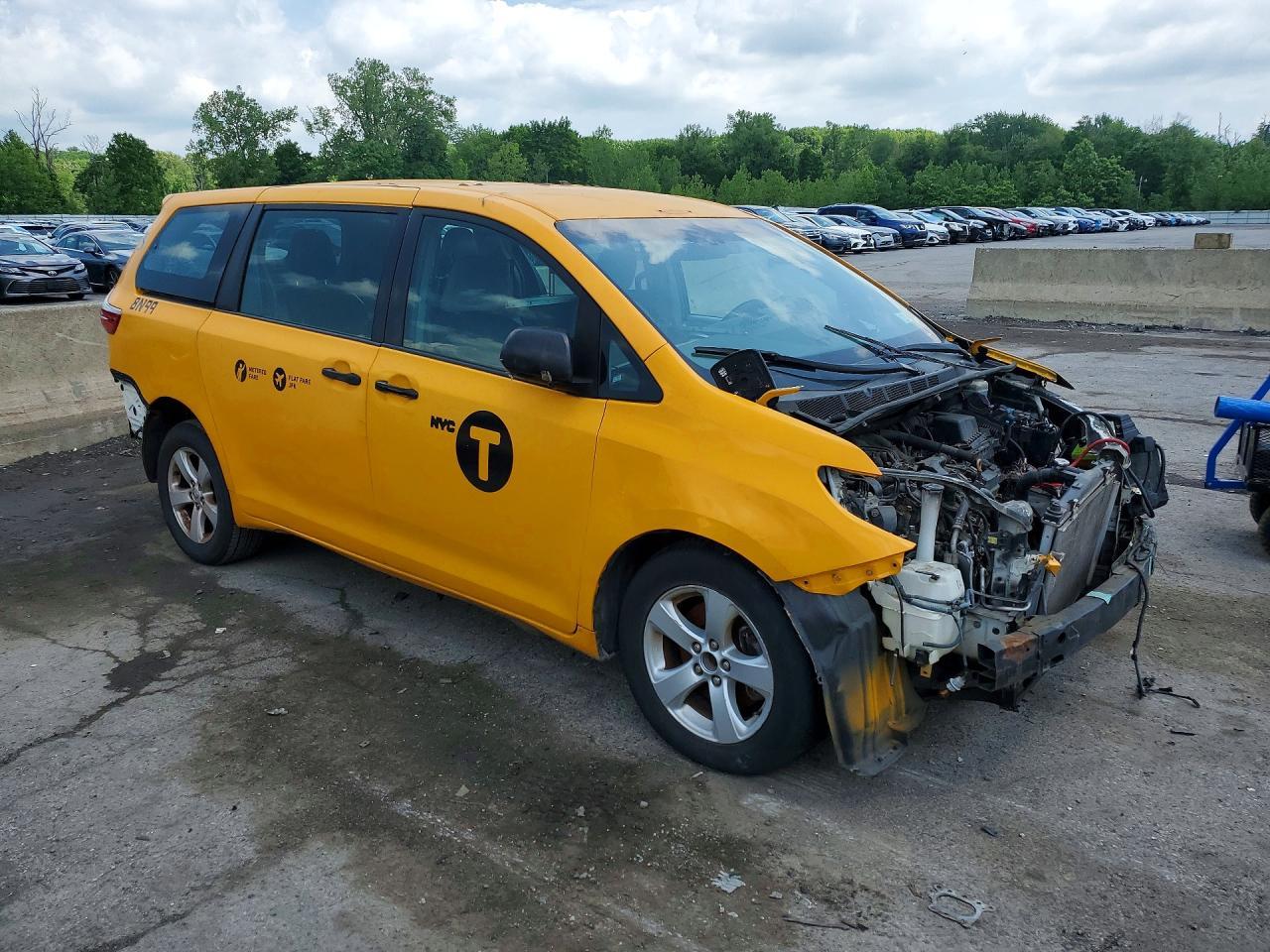 2017 Toyota Sienna Le - zdjęcie 4