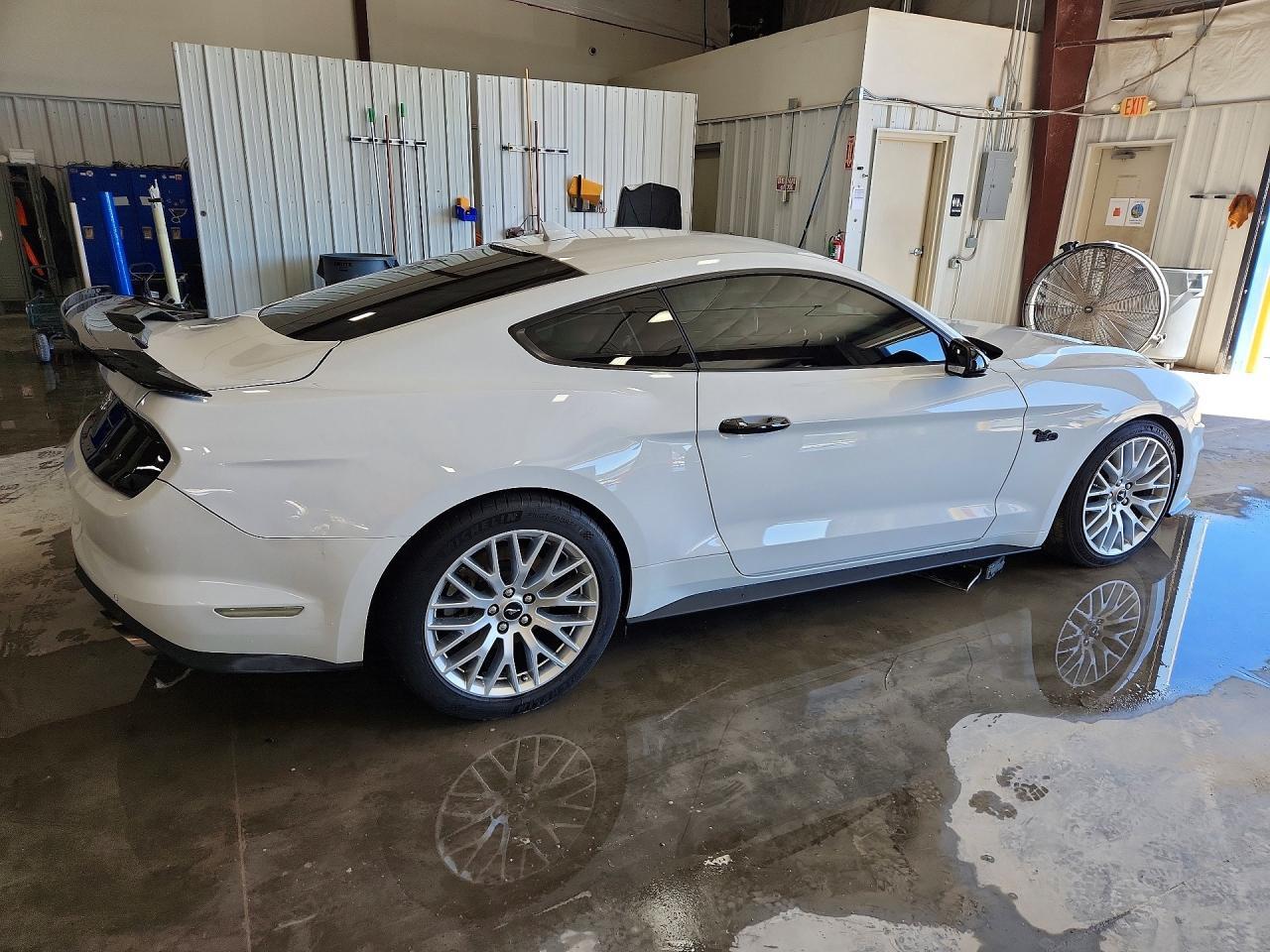 2021 Ford Mustang Gt - zdjęcie 3