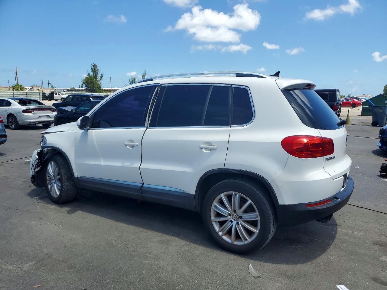 2013 Volkswagen Tiguan S - zdjęcie 2