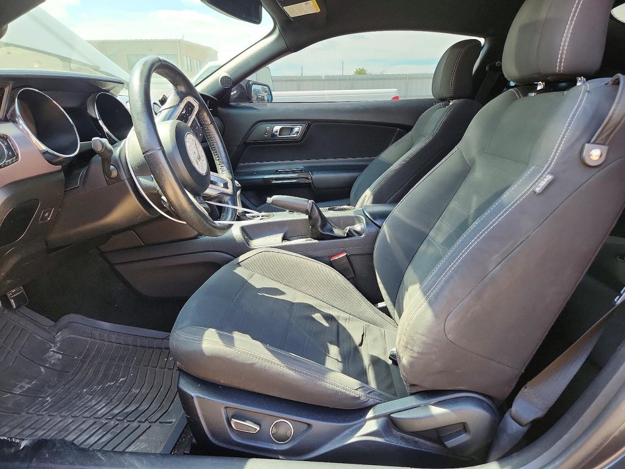 2017 Ford Mustang - zdjęcie 7