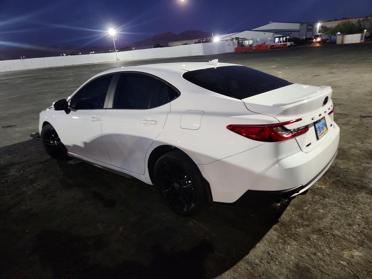 2026 Toyota Camry - zdjęcie 2