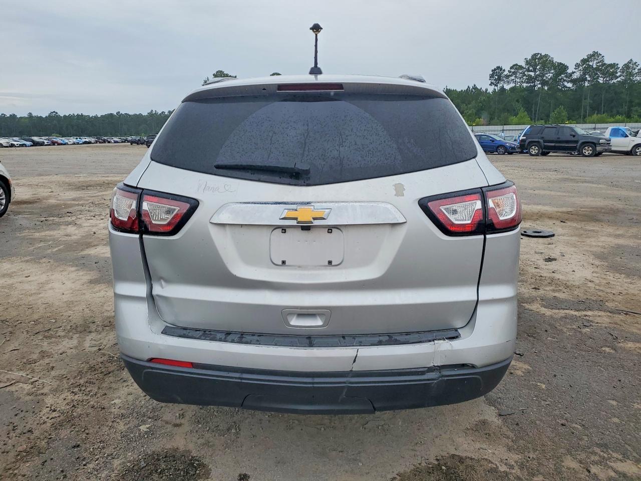 2016 Chevrolet Traverse Ls - zdjęcie 11