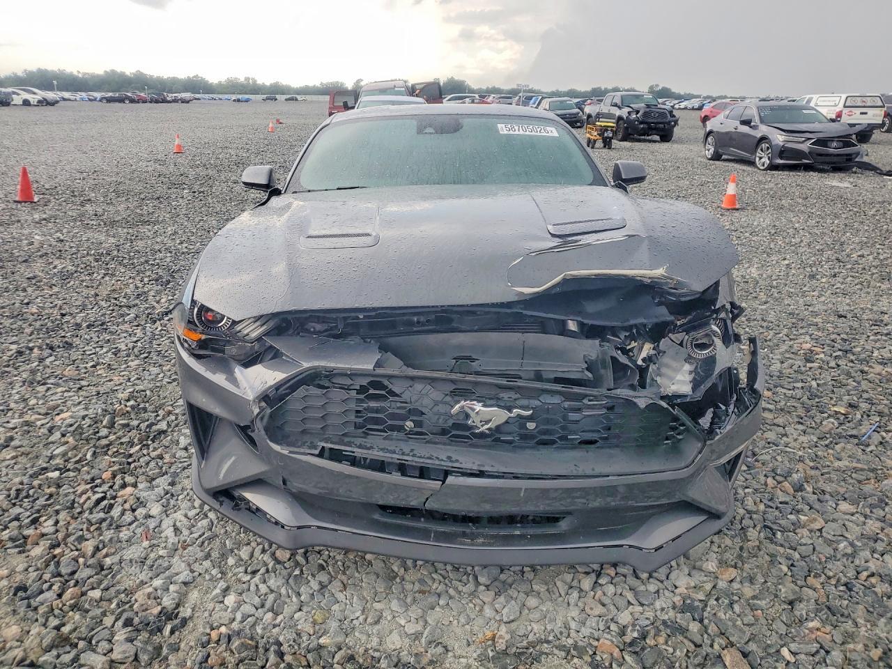Ford Mustang - zdjęcie 5