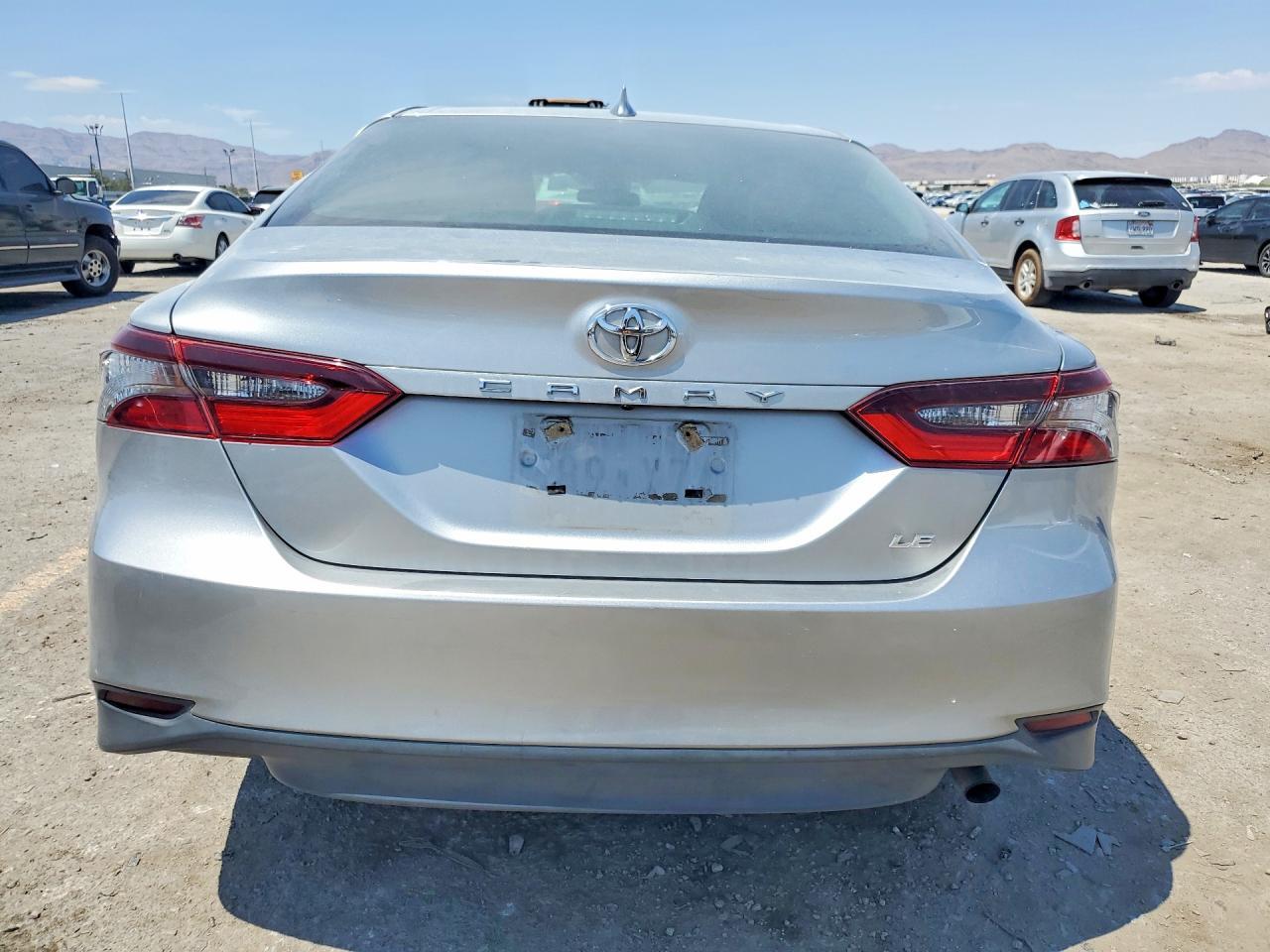 2021 Toyota Camry Le - zdjęcie 6
