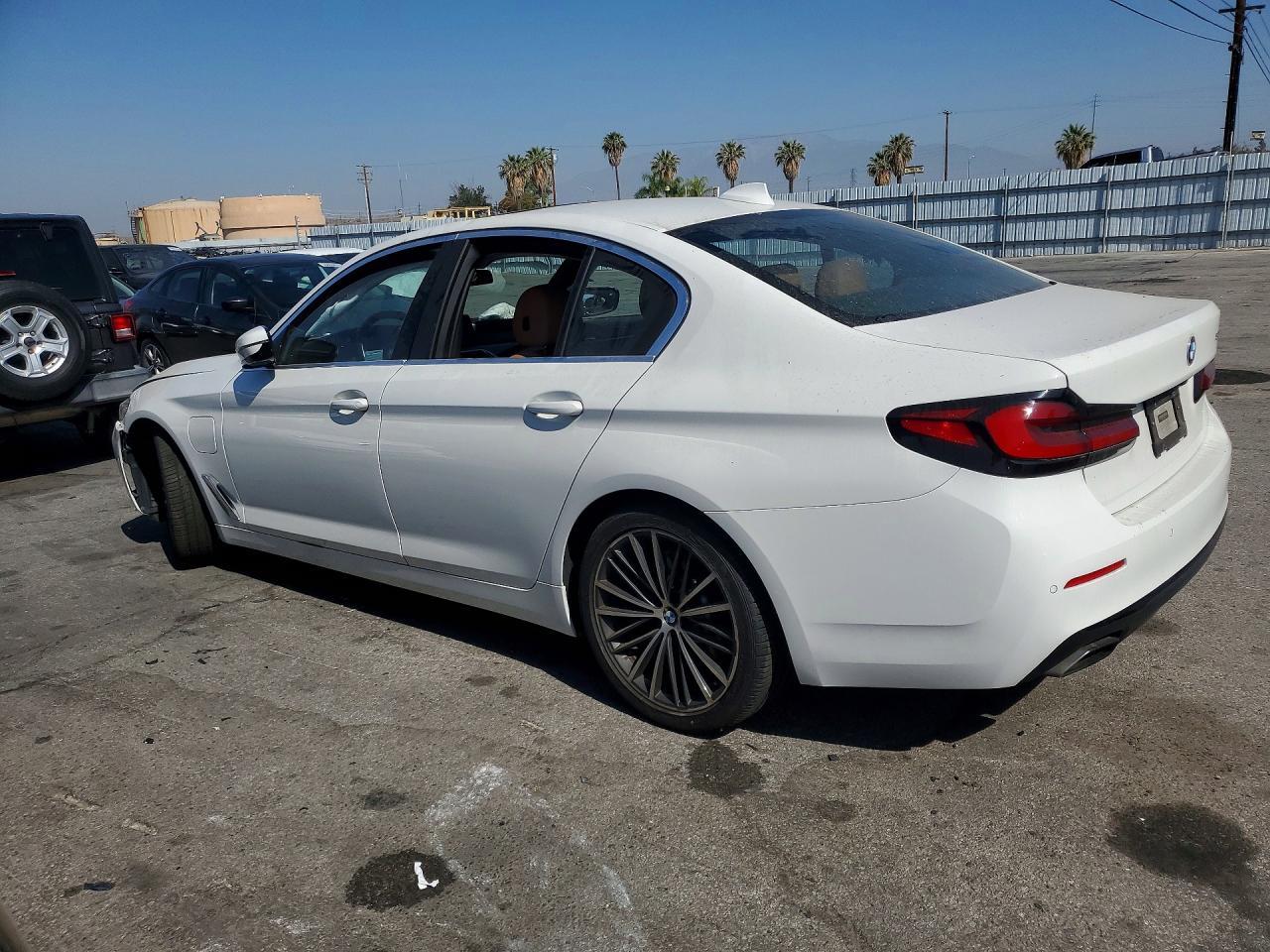 2021 BMW 530E - zdjęcie 2