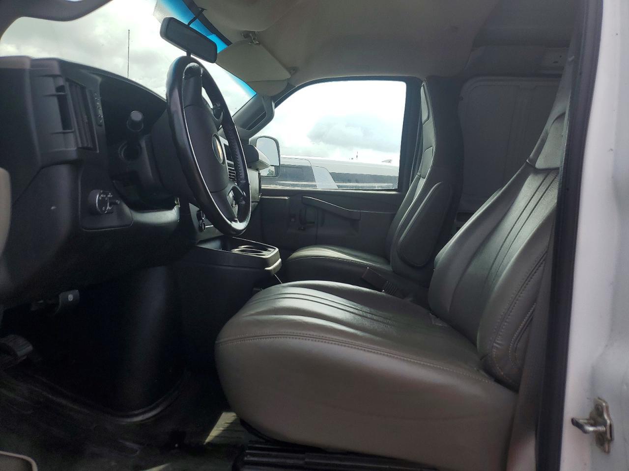 2022 Chevrolet Express G2500 - zdjęcie 7