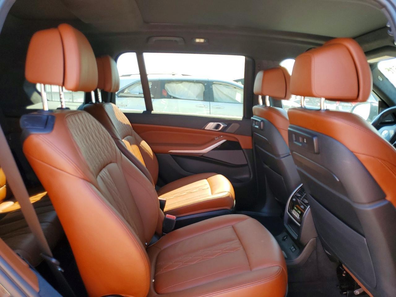 2021 BMW X7 xDrive40I - zdjęcie 11