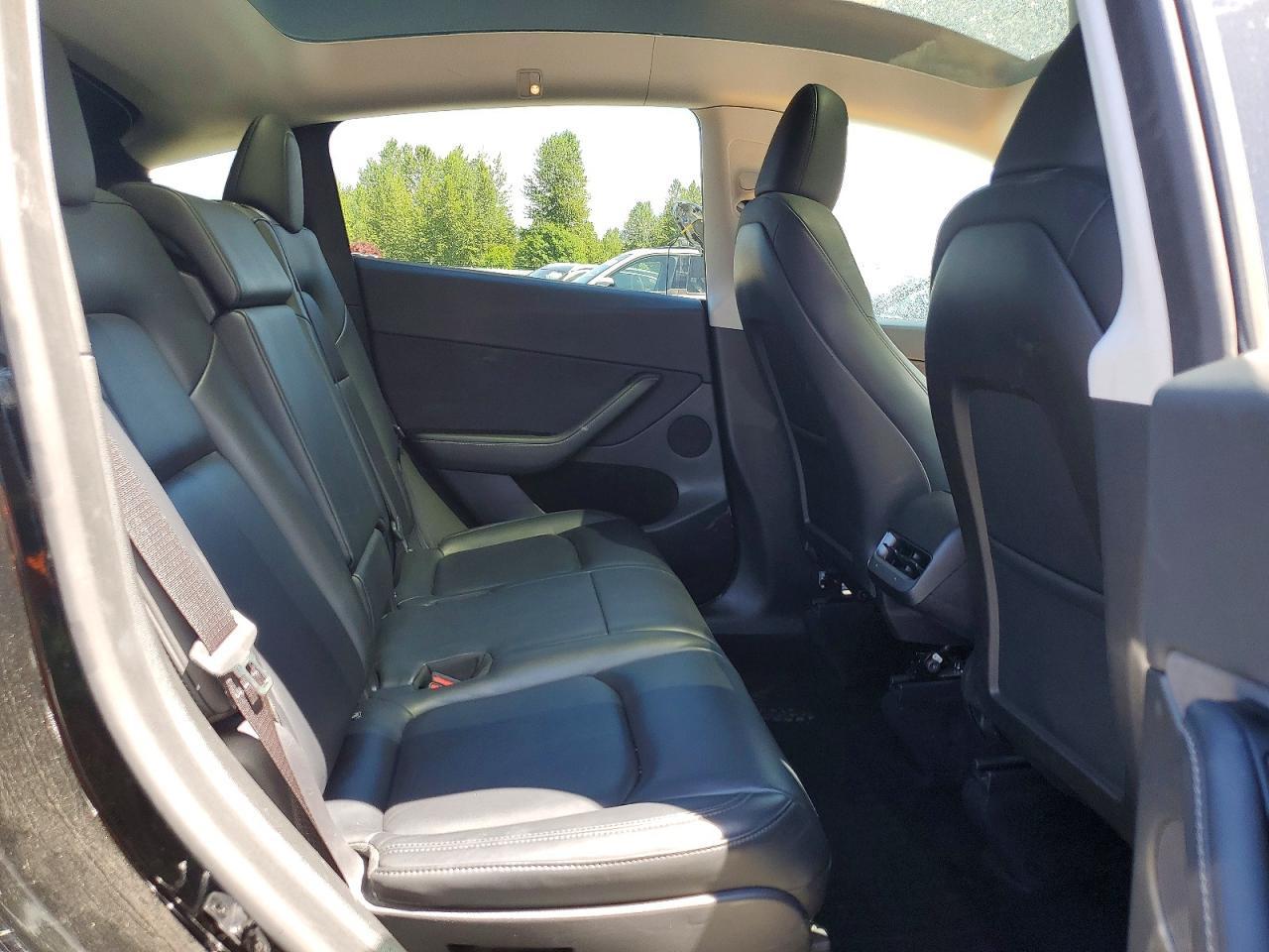 2024 Tesla Model Y - zdjęcie 11