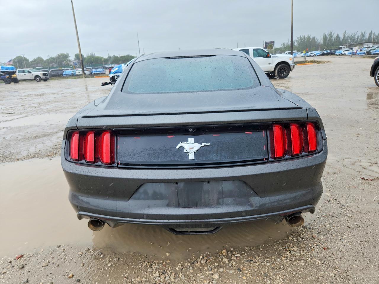 2015 Ford Mustang - zdjęcie 6
