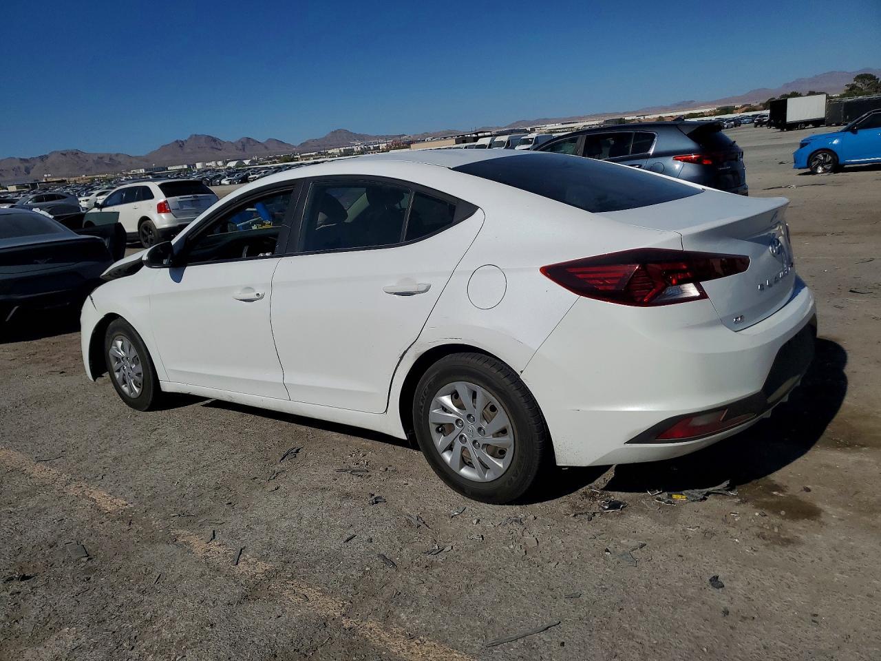 2020 Hyundai Elantra Se - zdjęcie 2