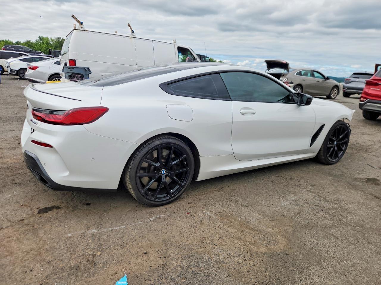 2024 BMW M850Xi - zdjęcie 3