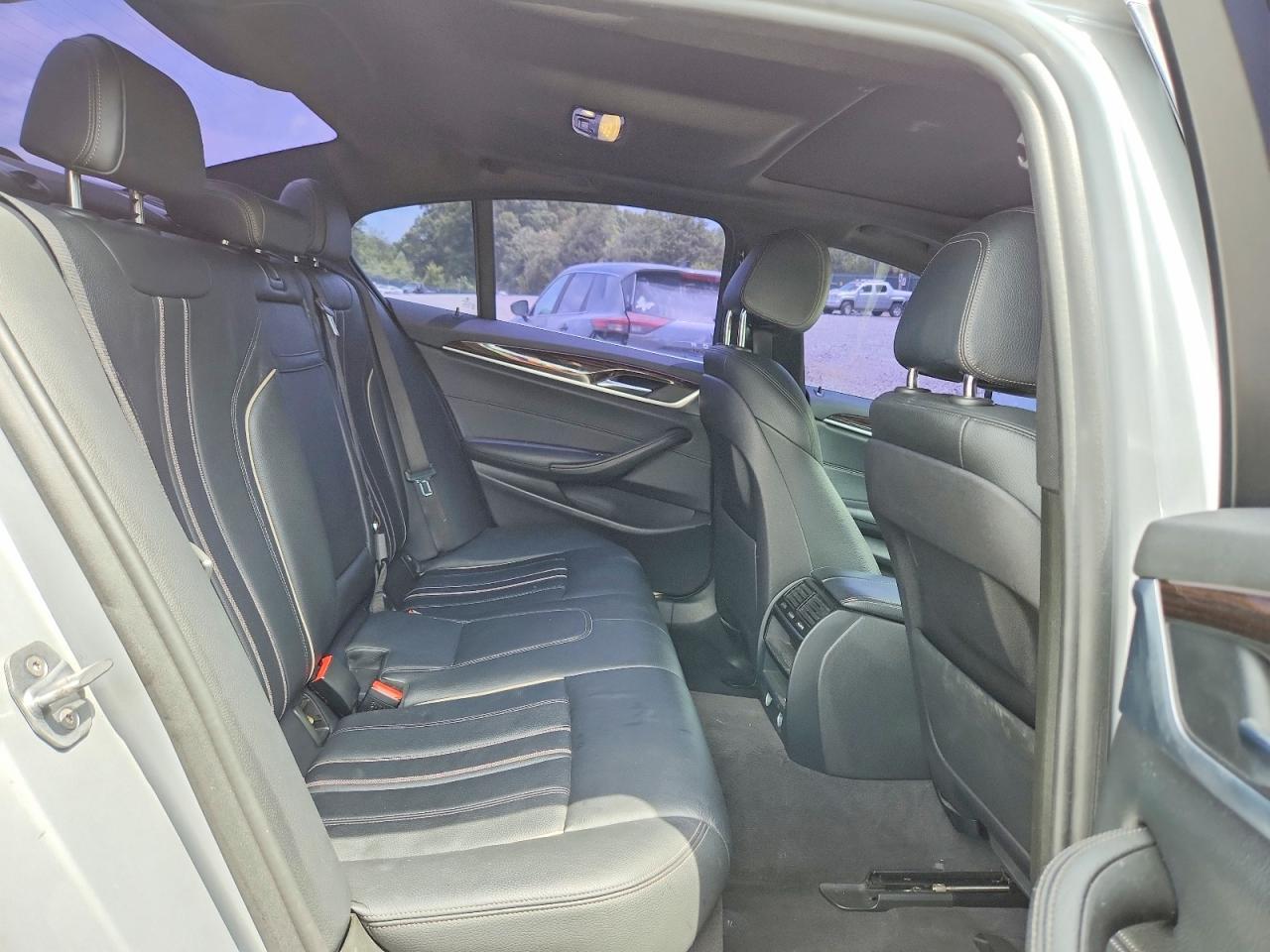 2019 BMW 530E - zdjęcie 10
