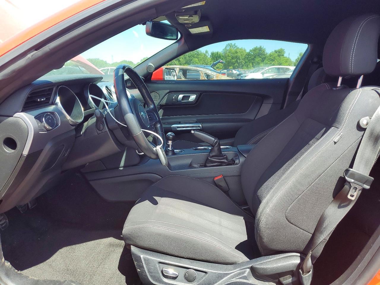 2018 Ford Mustang - zdjęcie 7