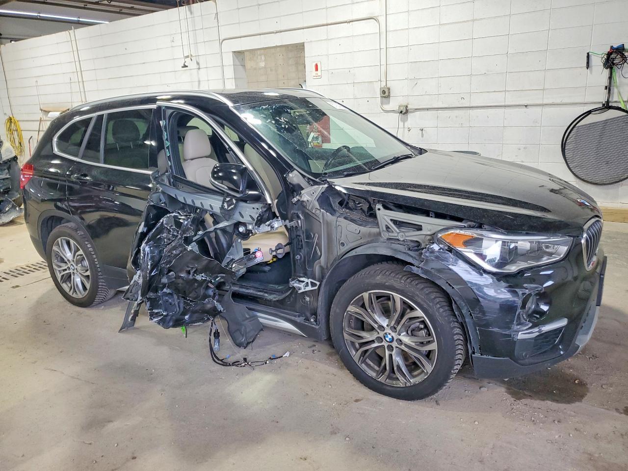 2017 BMW X1 xDrive28I - zdjęcie 4