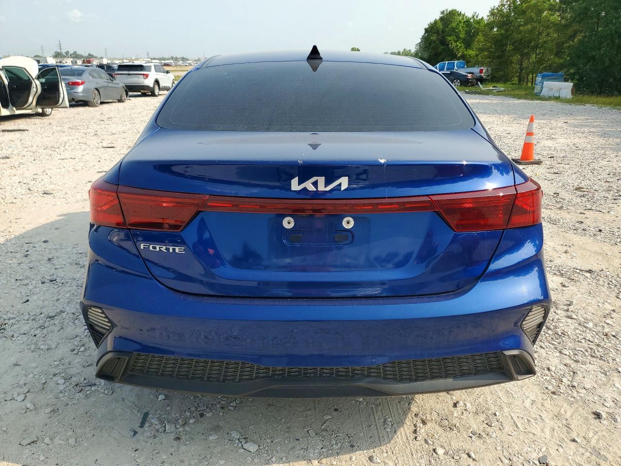 2023 Kia Forte Lxs - zdjęcie 6