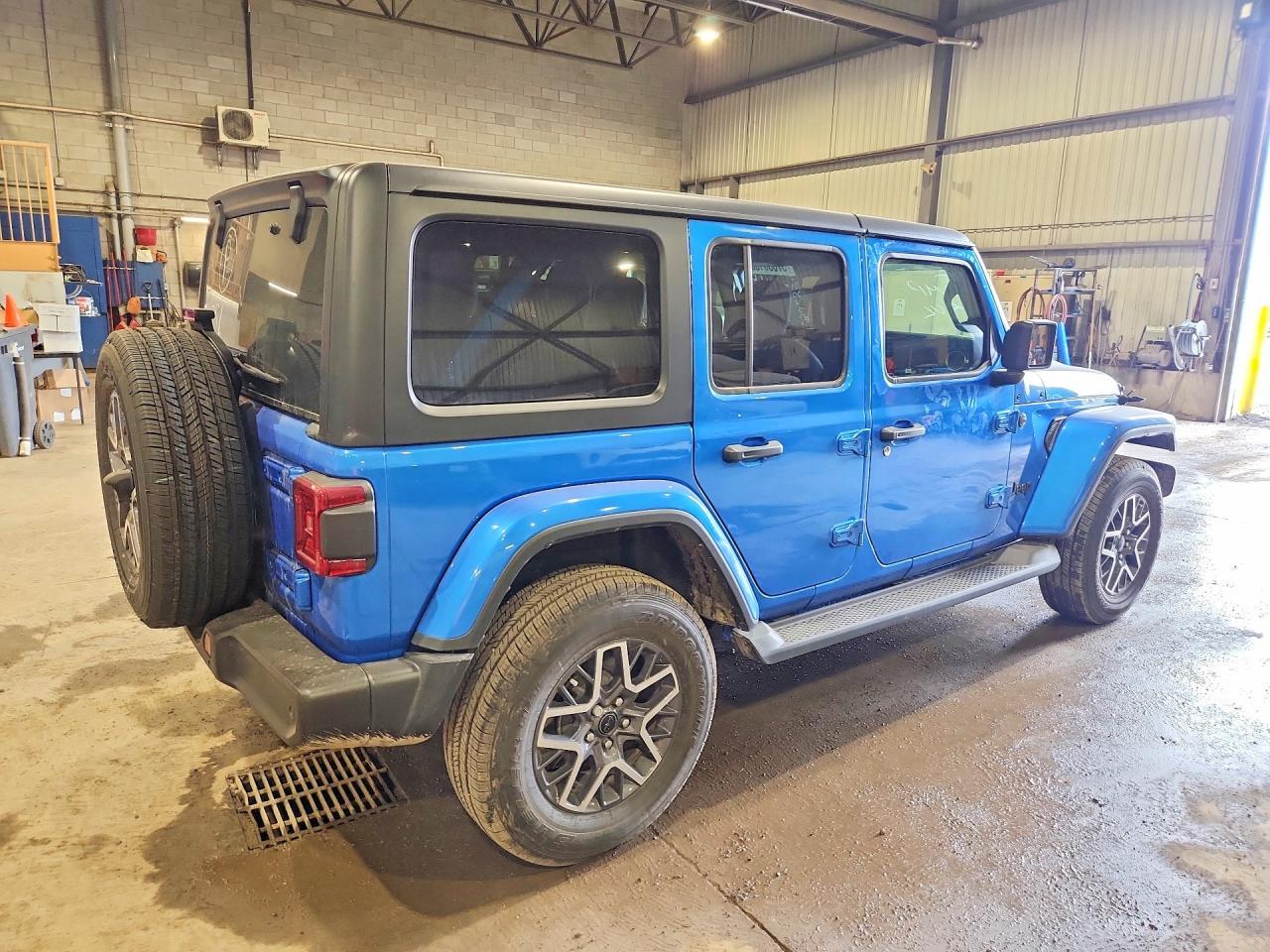 2025 Jeep Wrangler Sahara - zdjęcie 3