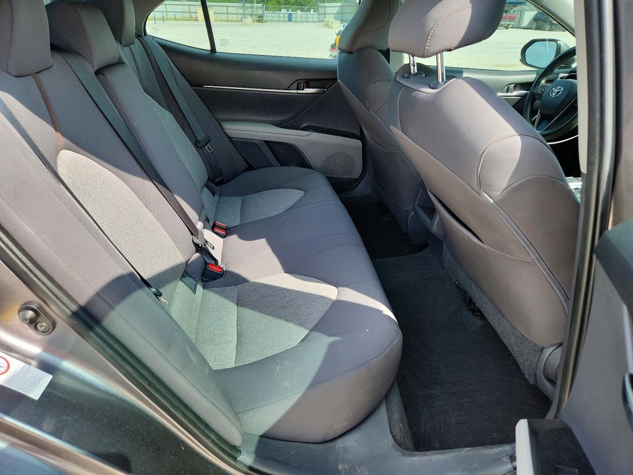 2019 Toyota Camry Le - zdjęcie 10