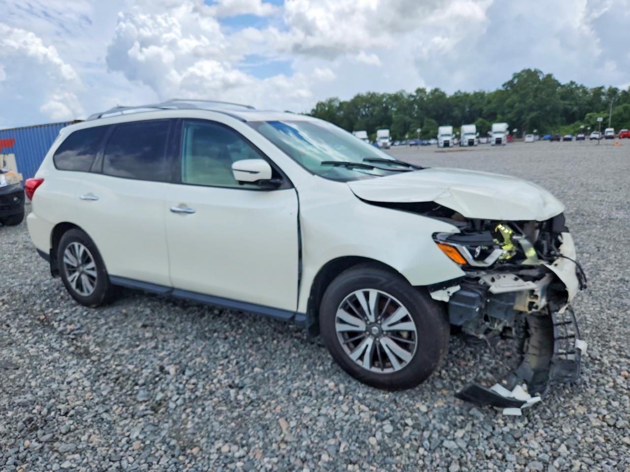 2017 Nissan Pathfinder Sl - zdjęcie 4