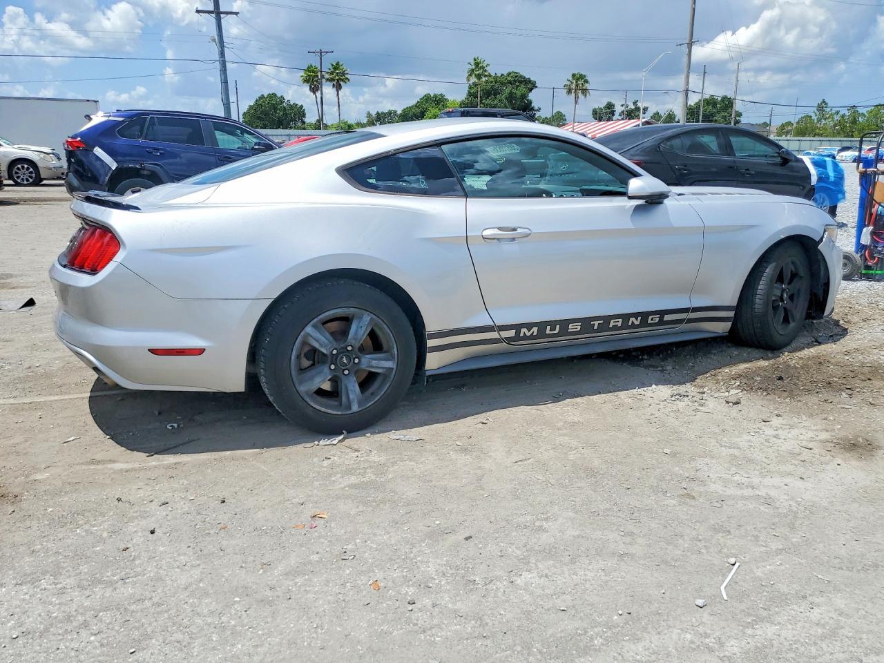 2016 Ford Mustang - zdjęcie 3