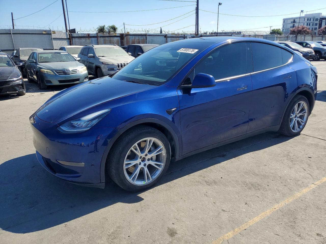 2023 Tesla Model Y - zdjęcie główne