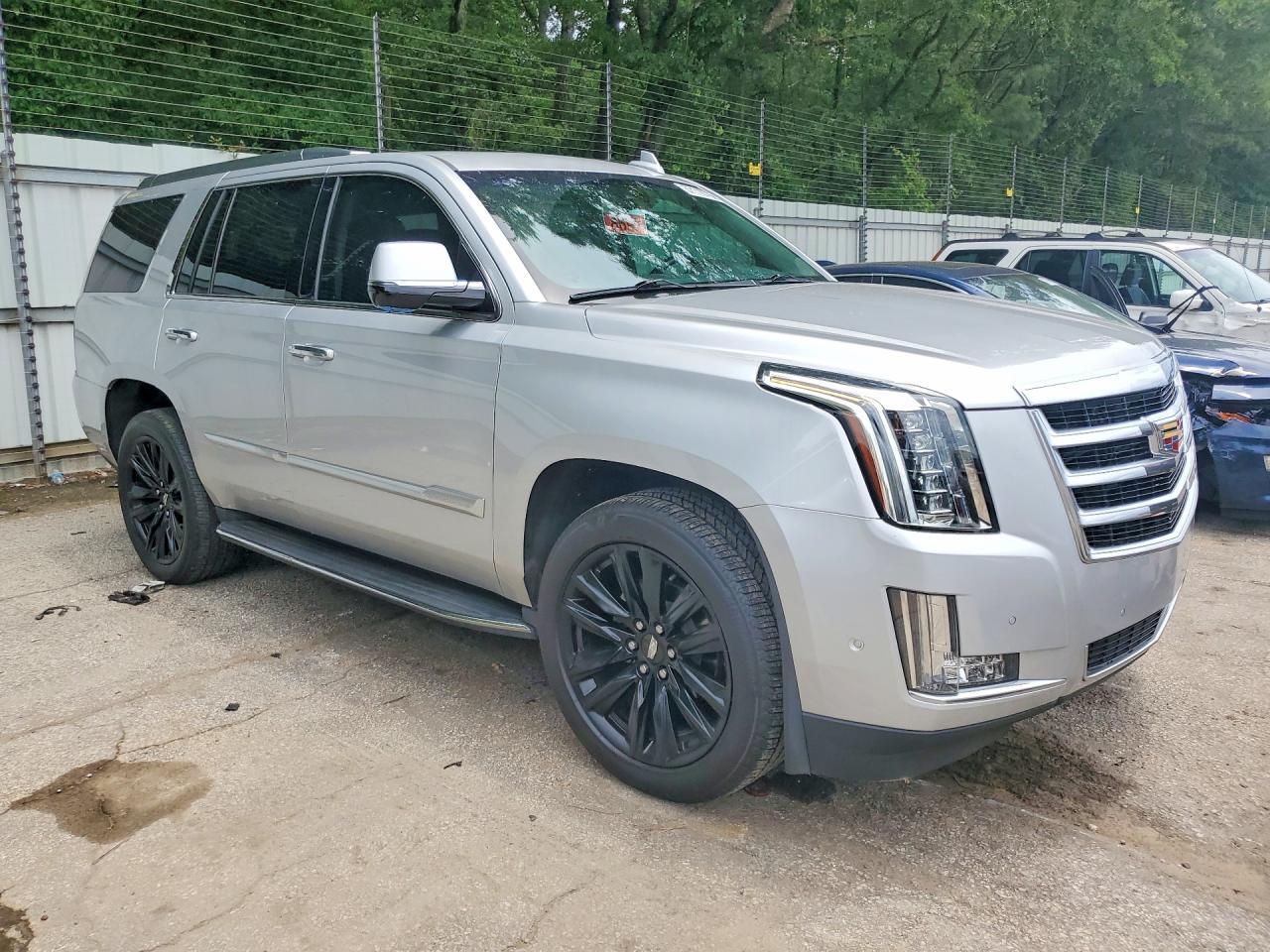 2018 Cadillac Escalade Luxury - zdjęcie 4