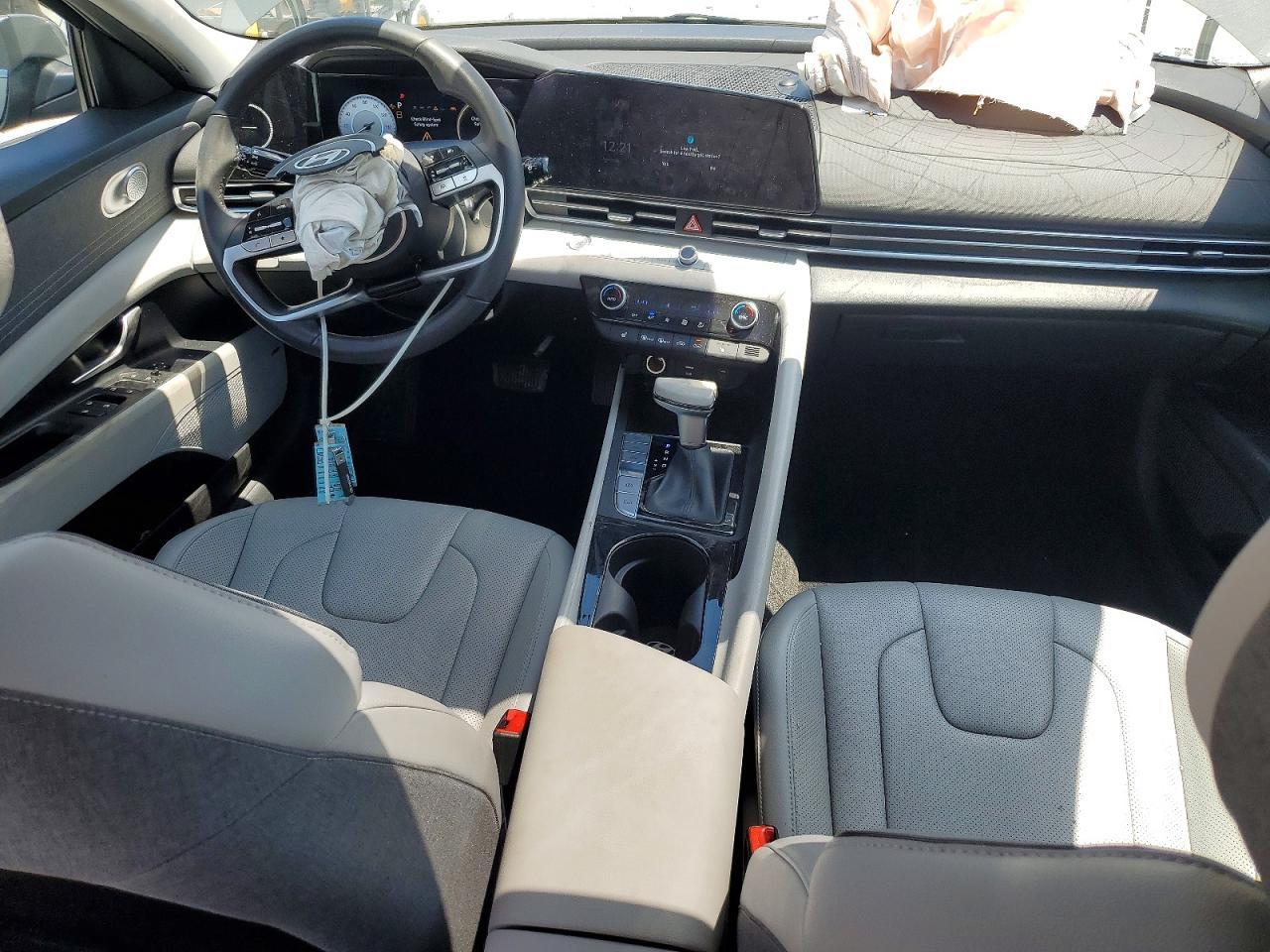 2024 Hyundai Elantra Limited - zdjęcie 8