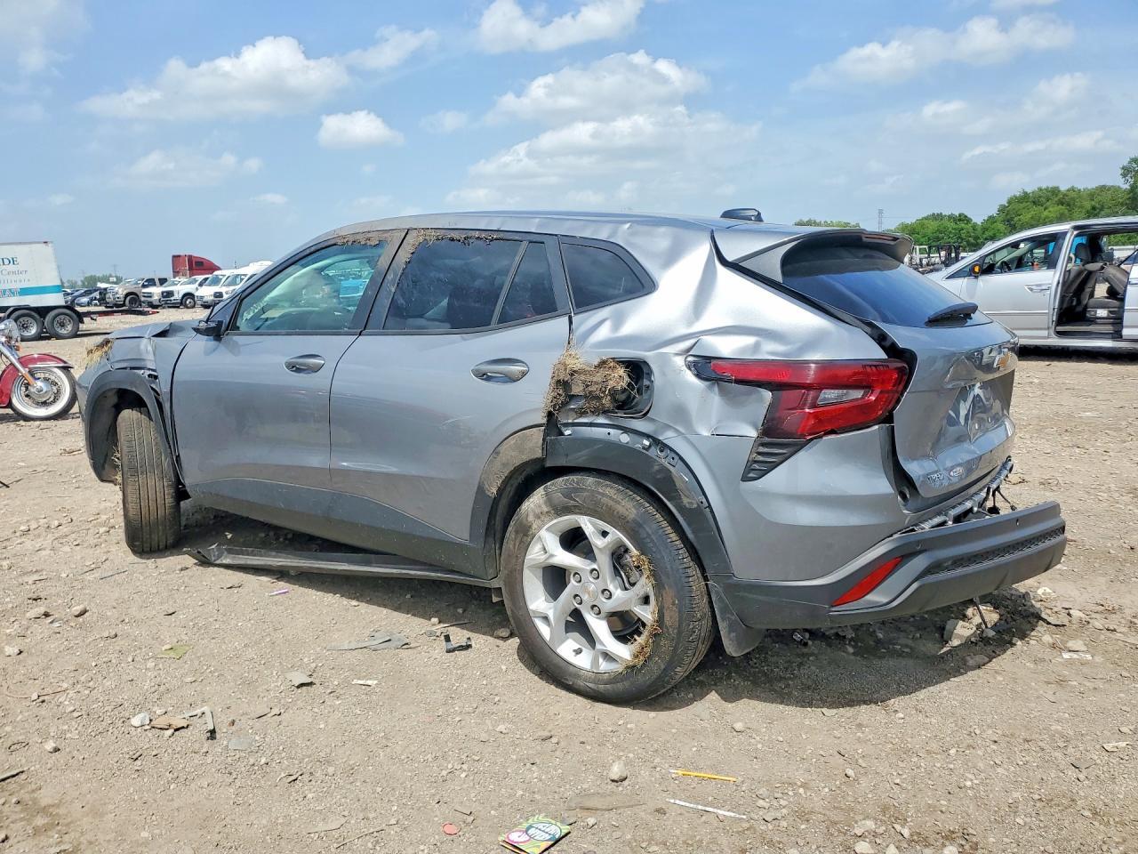 2026 Chevrolet Trax Ls - zdjęcie 2