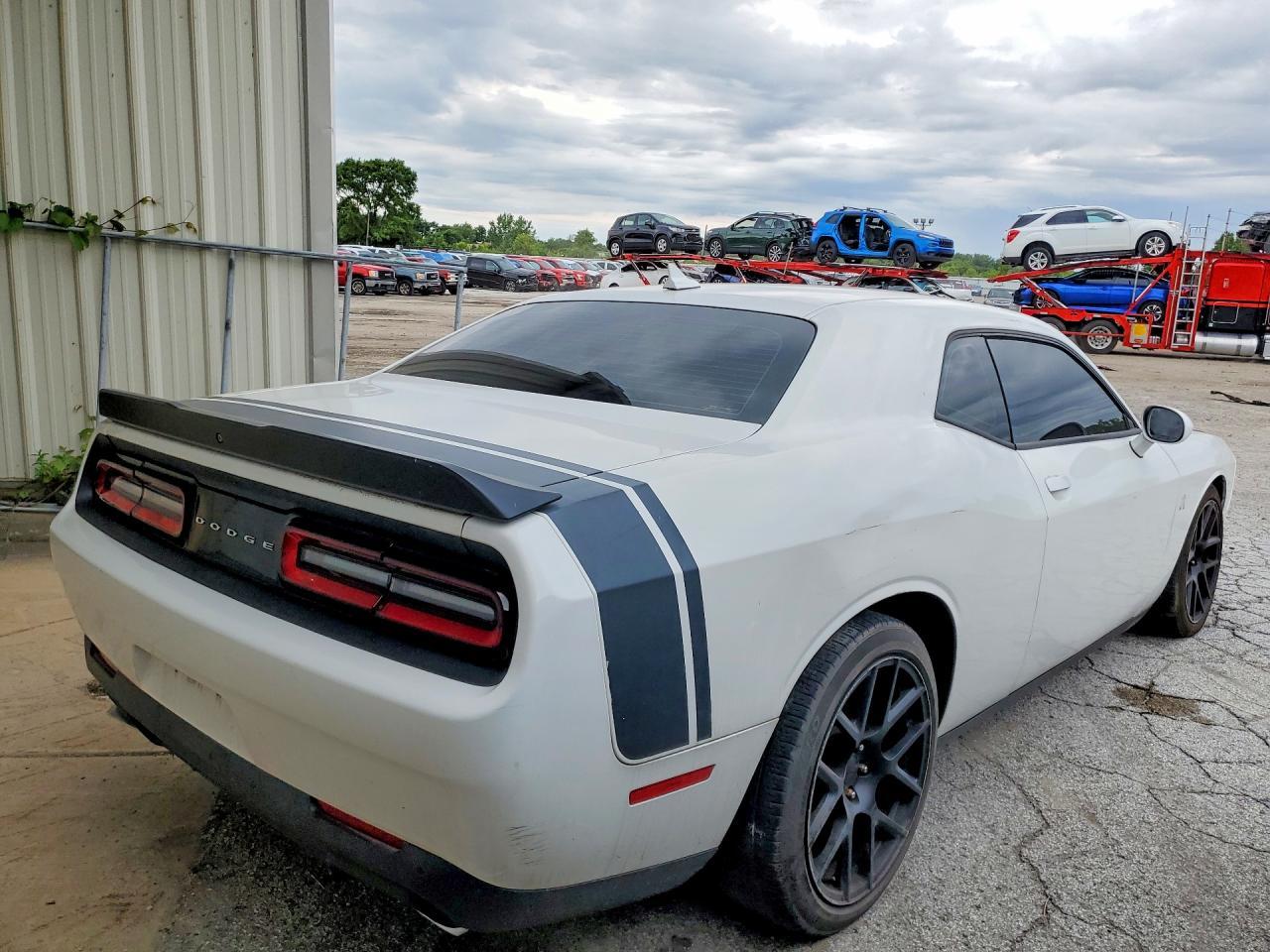 2016 Dodge Challenger R - zdjęcie 3
