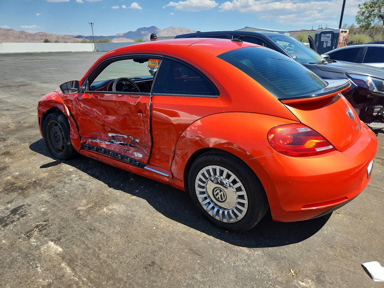 2016 Volkswagen Beetle 1.8T Se - zdjęcie 2