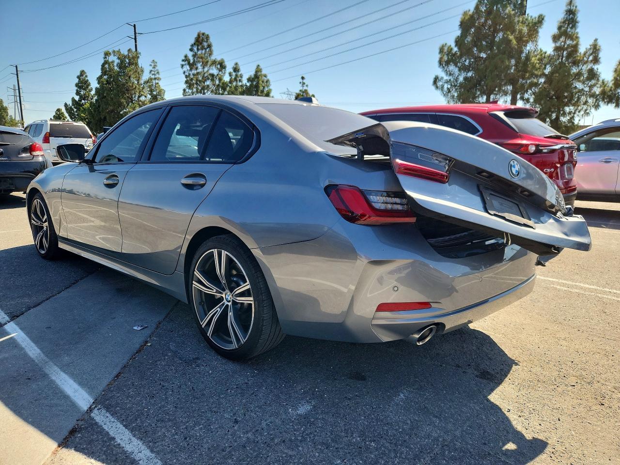 2023 BMW 330I - zdjęcie 2