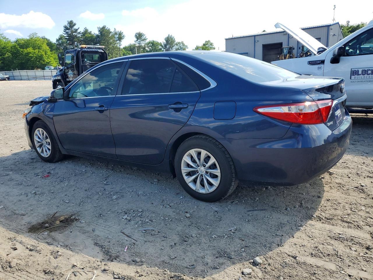 2017 Toyota Camry Le - zdjęcie 2