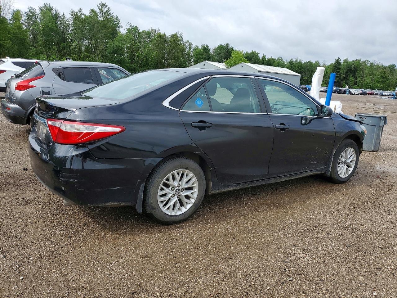 2017 Toyota Camry Le - zdjęcie 3