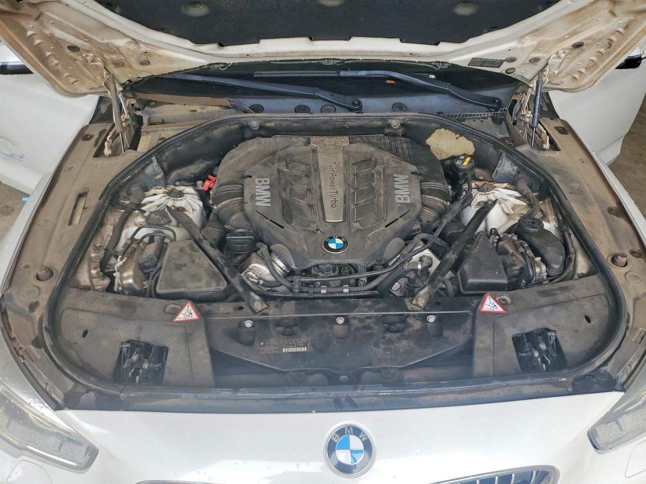 2014 BMW Seria 5 550i - zdjęcie 11